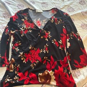 Chic Floral V-Neck Blouse in Red and Black